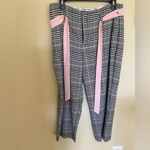 ELLE wide leg cropped dress pant. Size large